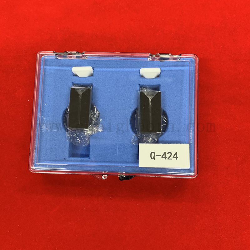 Hohe Präzision Q424 Schwarze Wand Hochreinheit Mikroquarz Cuvette 0,15 ml Durchflusszelle mit PTFE -Deckel