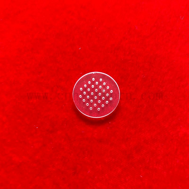 Quarzlaser perforierte Scheibe Deep Processing Transparent Silica Quarzplatte