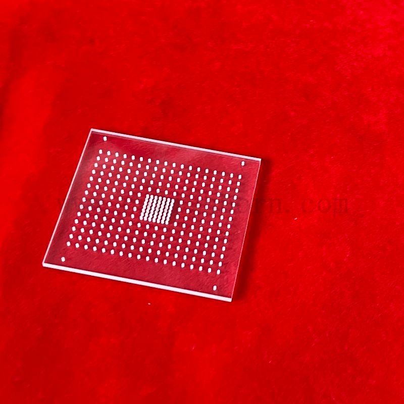 92% Durchlässigkeit verschmolzen Quarzglassubstrat mit Laserbohrlöchern