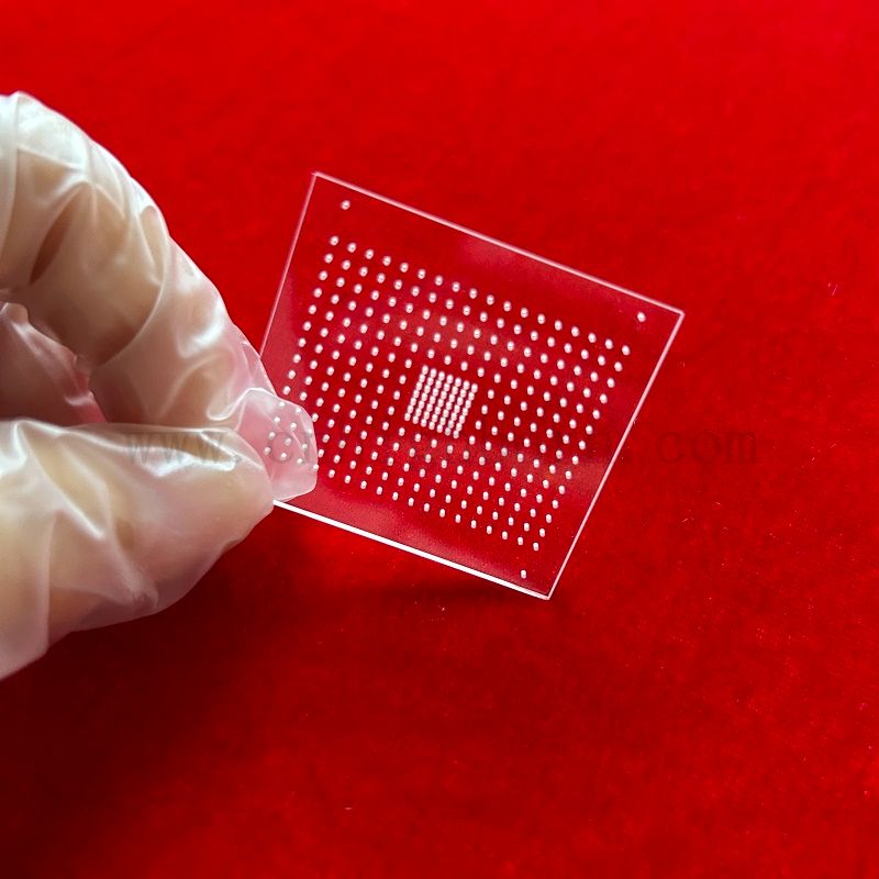 92% Durchlässigkeit verschmolzen Quarzglassubstrat mit Laserbohrlöchern