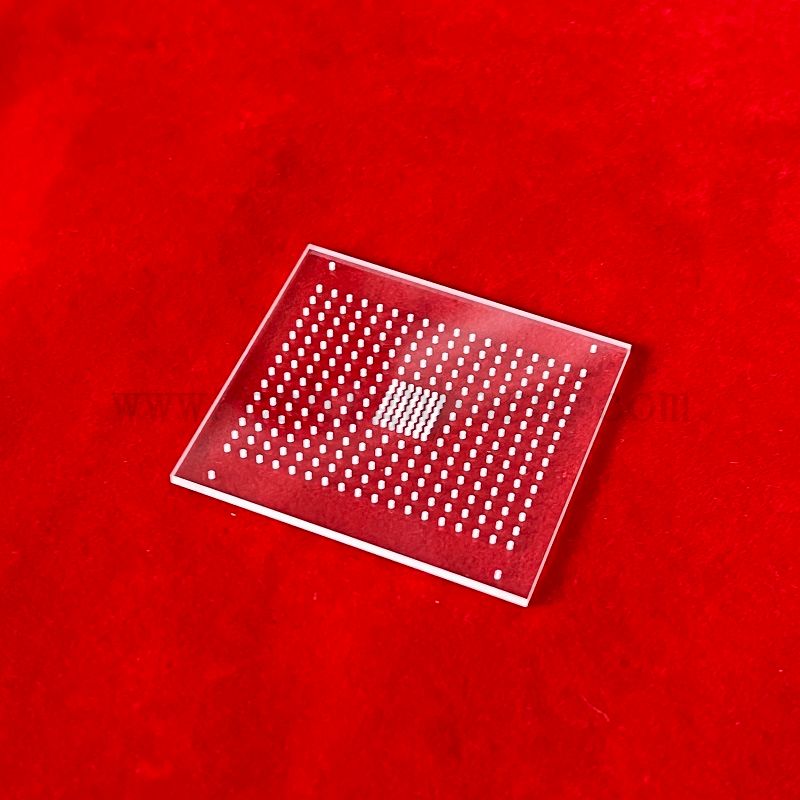 92% Durchlässigkeit verschmolzen Quarzglassubstrat mit Laserbohrlöchern