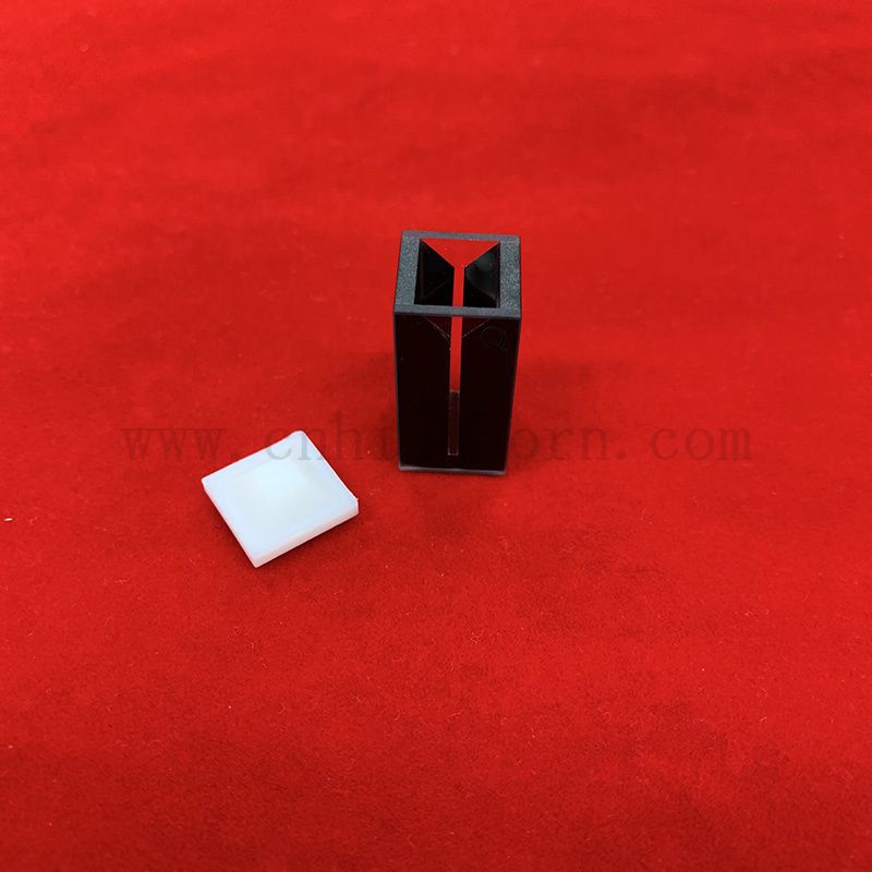 Hohe Präzision Q424 Schwarze Wand Hochreinheit Mikroquarz Cuvette 0,15 ml Durchflusszelle mit PTFE -Deckel