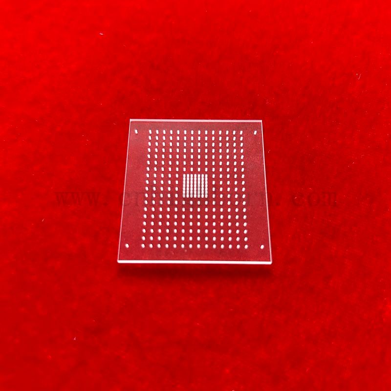 92% Durchlässigkeit verschmolzen Quarzglassubstrat mit Laserbohrlöchern