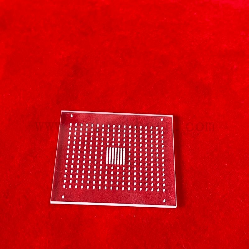 92% Durchlässigkeit verschmolzen Quarzglassubstrat mit Laserbohrlöchern