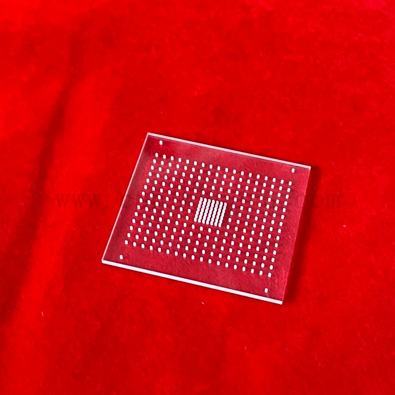 92% Durchlässigkeit verschmolzen Quarzglassubstrat mit Laserbohrlöchern