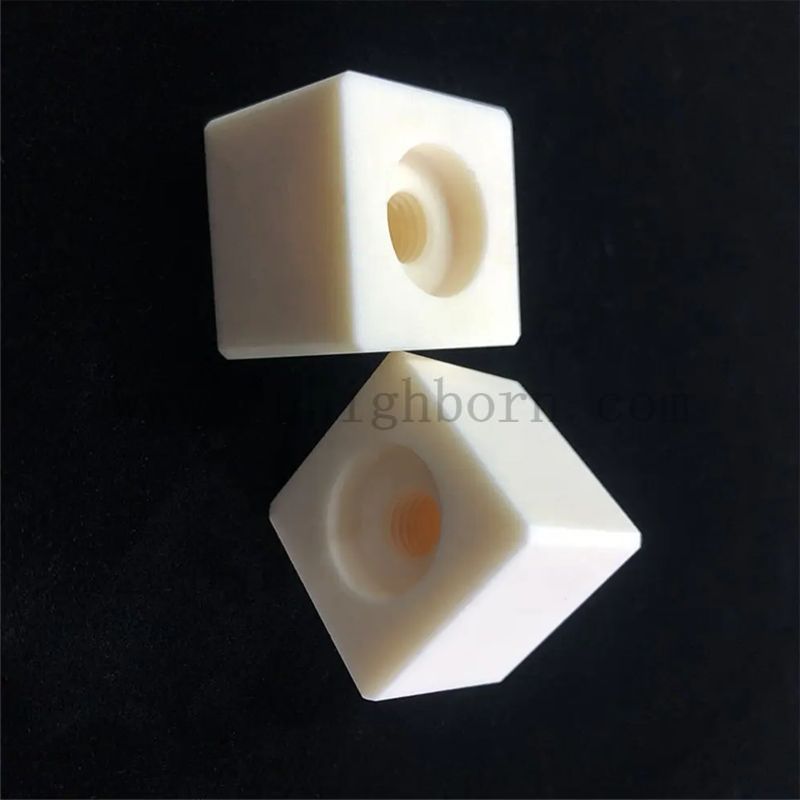 Customized 99% Alumina Al2O3 Keramikblock Teil mit Schraube