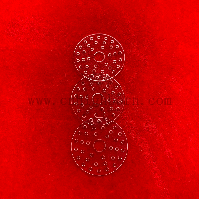 Perforierte fusionierte Kiesels&auml;ureplatte