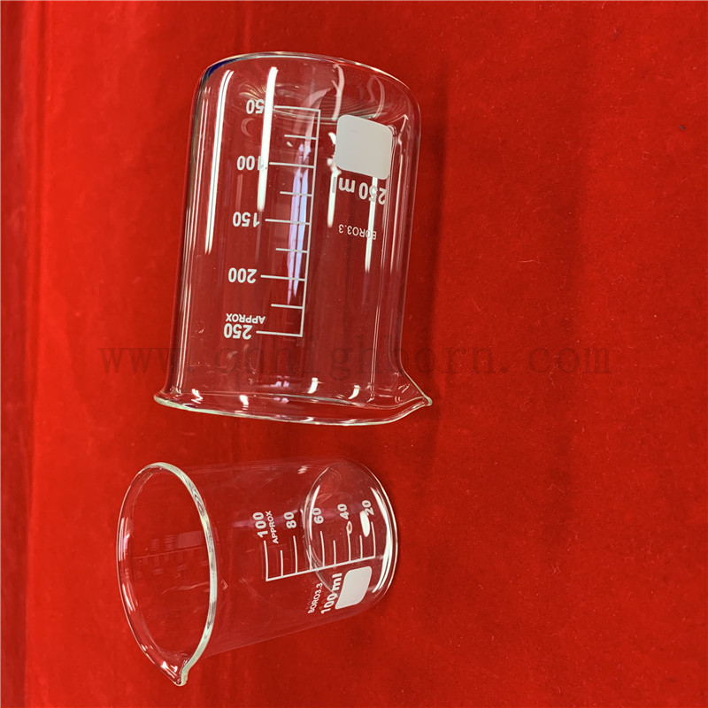Klares skaliertes Labor mit hohem Borosilikatglasbecher