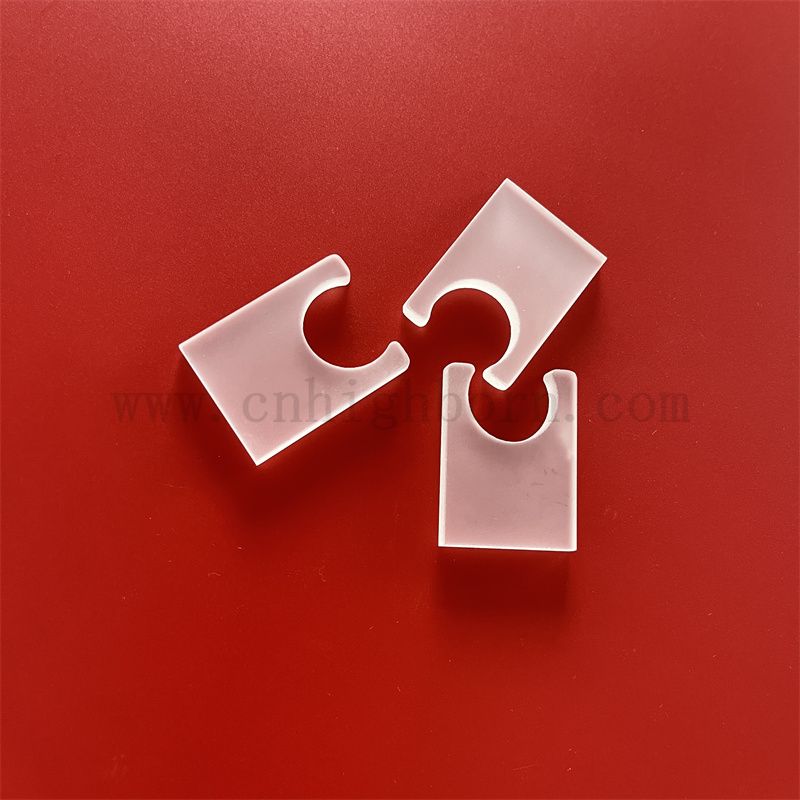 Wärmewiderstand Customisierte quadratische durchscheinende Quarzglasplatte mit Loch 