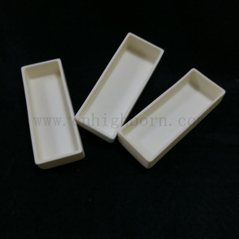 Refraktäres Corundum -Keramik -Verbrennungsboot 99% AL2O3 Keramikheizung Tiegel für das Laborschmelzen