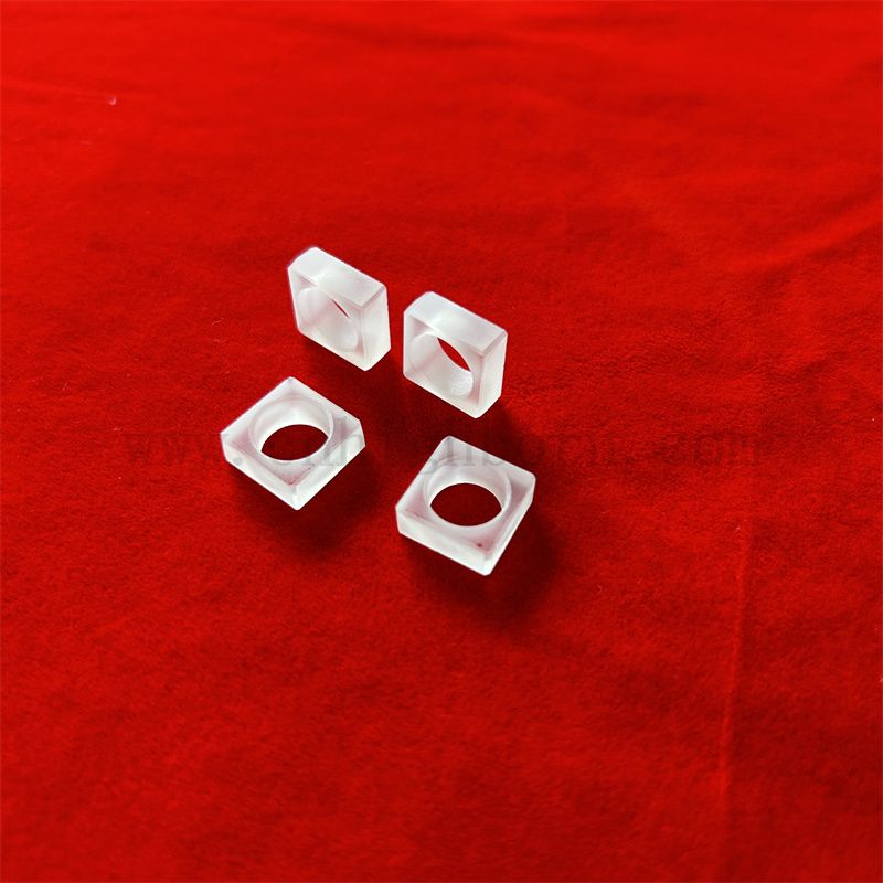  Customized Form Wärmewiderstand Durchscheinender quadratischer Silica Quarzglasplatte