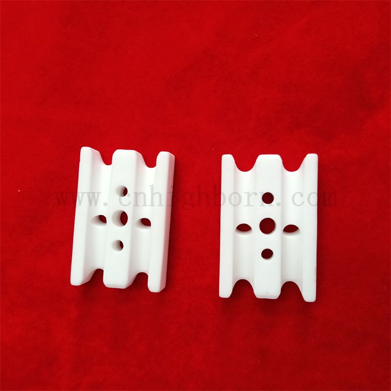 Wear-Resisting 95% AL2O3 Alumina Keramikisolator Teil Keramikstück mit Loch