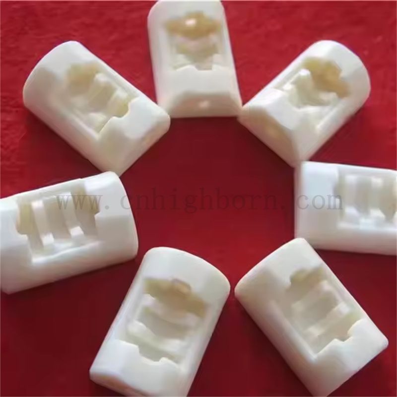 Benutzerdefinierte Präzisions -Aluminiumoxid -Keramikteile mit gerillten Al2O3 -Strukturkomponenten