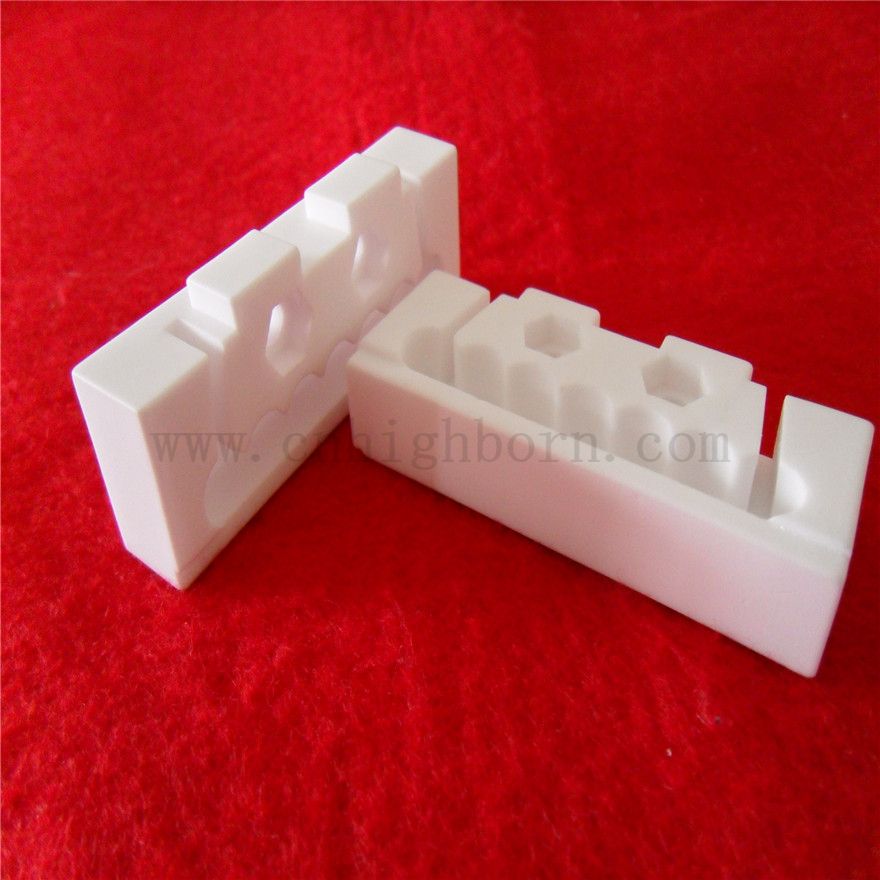 Customized 95%AL2O3 Alumina Elektrische Isolationsblockkeramik -Teil