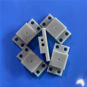 Kundenspezifische Aluminiumnitrid-Keramikplatten-AlN-Teile für Wärmeverteiler 