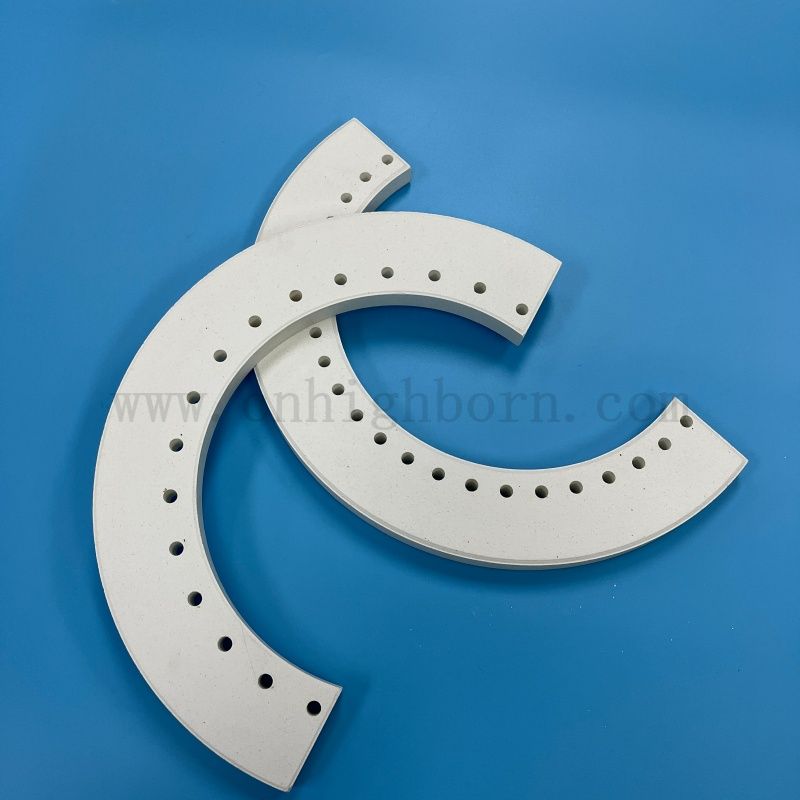 Feuerfester Korund-Mulit-Keramikplatten-Isolator, unregelmäßiges Keramikteil für den Ofen