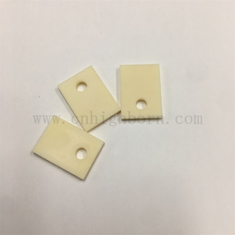 Customisierte 96% Aluminiumoxid -Keramik -Aluminiumoxid -Substrat mit Loch