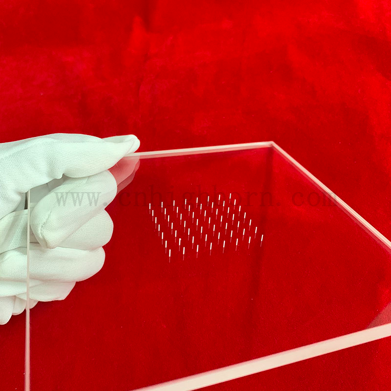 Laserschneides perforiertes transparentes Quarzglasquadratblatt