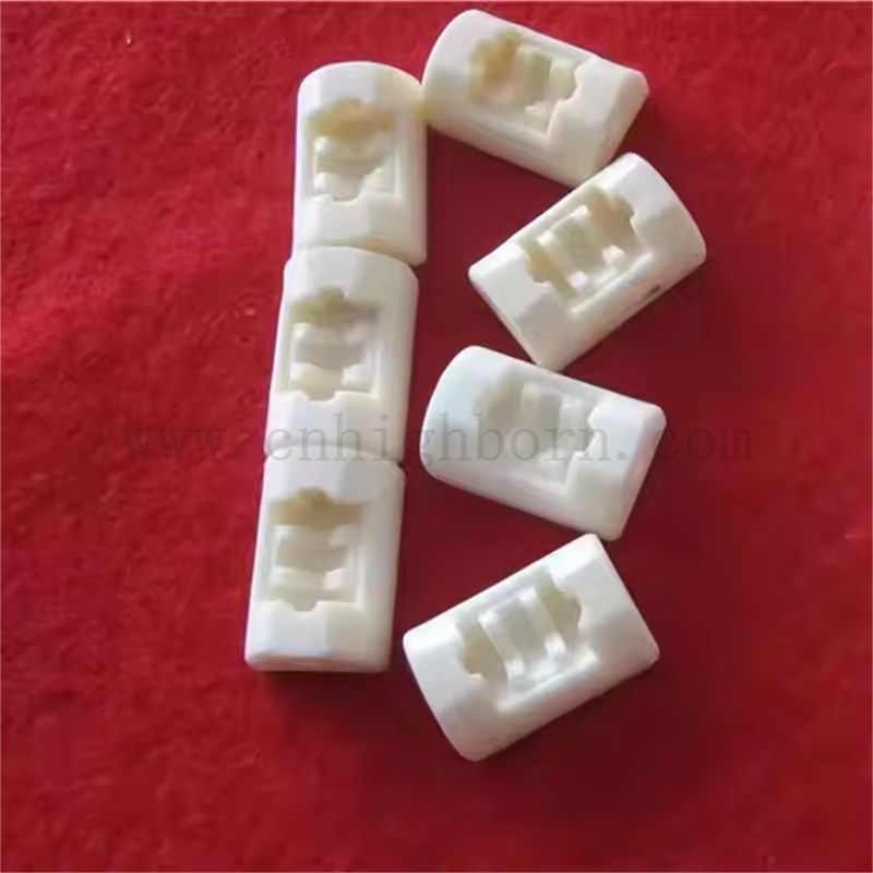Benutzerdefinierte Präzisions -Aluminiumoxid -Keramikteile mit gerillten Al2O3 -Strukturkomponenten