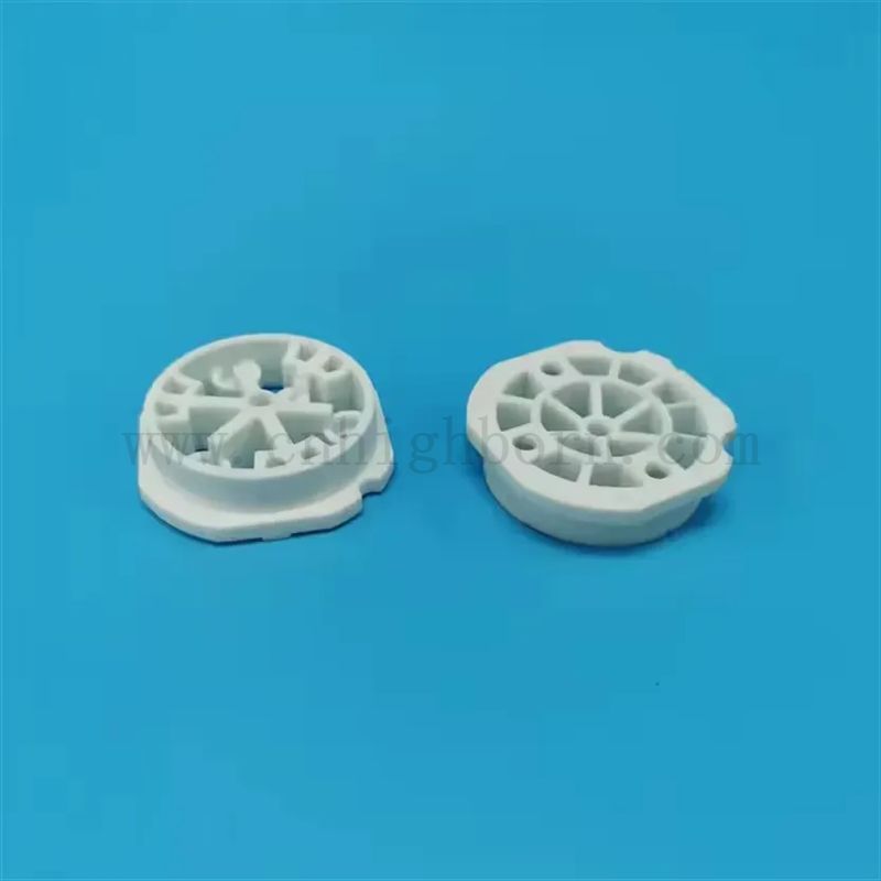 Refractory Cordierit Ceramic Roundplatte mit Löchern für den Ofen Saging Sintering