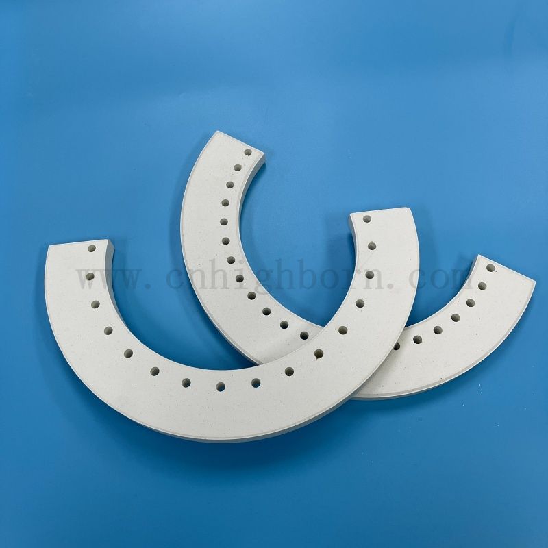 Feuerfester Korund-Mulit-Keramikplatten-Isolator, unregelmäßiges Keramikteil für den Ofen