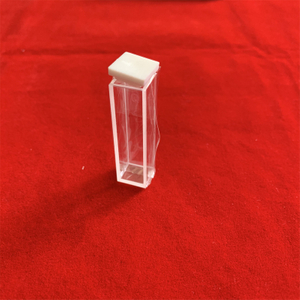 Laborglaswaren Standard-Fluorometerzelle mit Deckel Klare fünfseitige Quarzglas-Spektrophotometerküvette