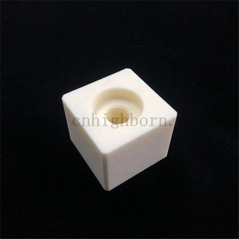 Customized 99% Alumina Al2O3 Keramikblock Teil mit Schraube