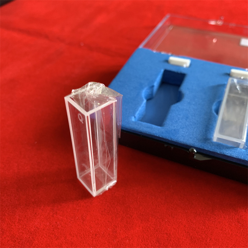 Laborglaswaren Standard Fluorometerzelle mit Deckel klar fünf Seiten Quarzglasspektrophotometer -Küvette