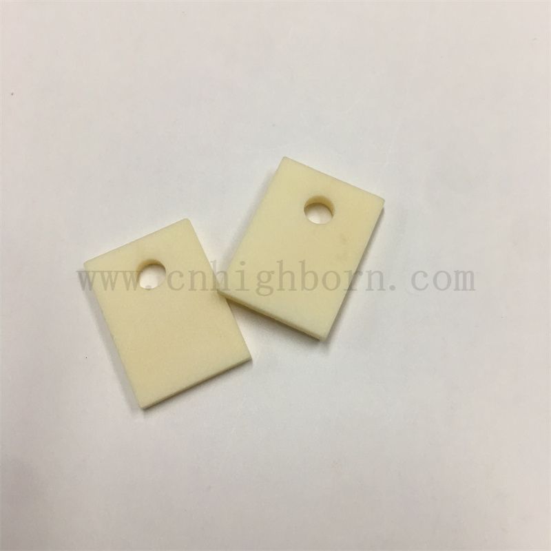Customisierte 96% Aluminiumoxid -Keramik -Aluminiumoxid -Substrat mit Loch