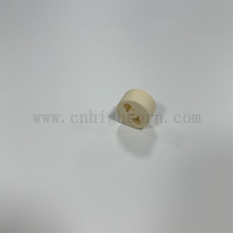 Customized Alumina Round Board Teil Isolator 99%AL2O3 Keramikblock