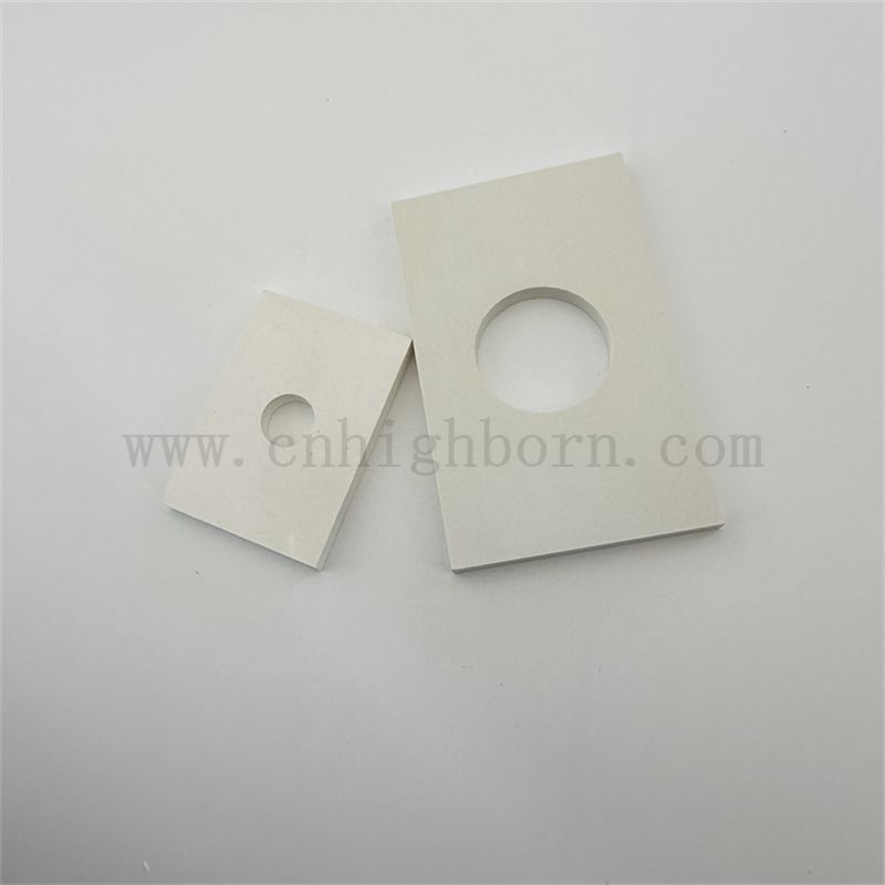 99% Bornitridplatte mit Loch Customized Bn Ceramic Unrevular Board