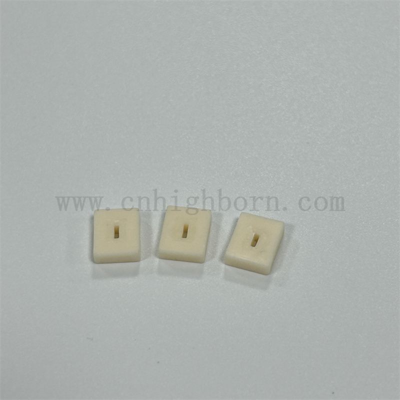 Isolator Alumina unregelmäßiger Block 99%AL2O3 Keramikplatte