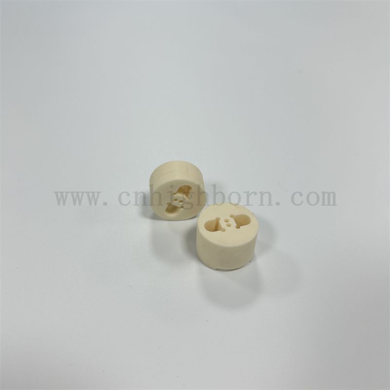 Customized Alumina Round Board Teil Isolator 99%AL2O3 Keramikblock