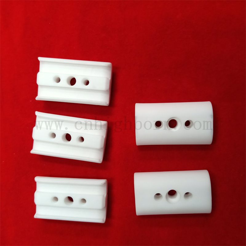 Hochtemperaturresistent 95% Aluminiumoxidisolator Al2O3 Keramik -benutzerdefiniertes Teil