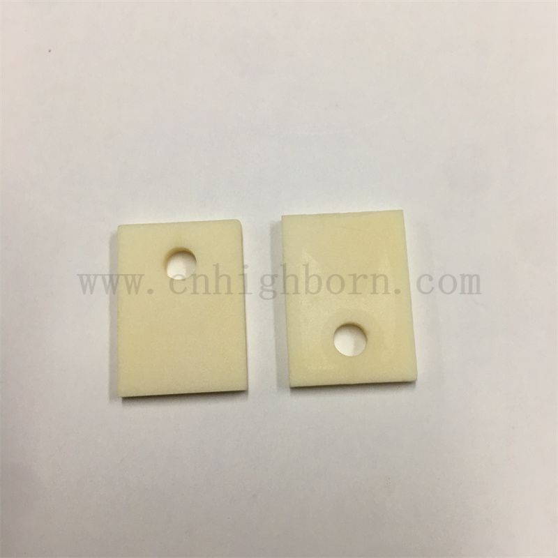 Customisierte 96% Aluminiumoxid -Keramik -Aluminiumoxid -Substrat mit Loch