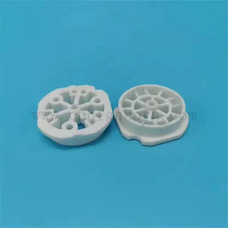 Refractory Cordierit Ceramic Roundplatte mit Löchern für den Ofen Saging Sintering