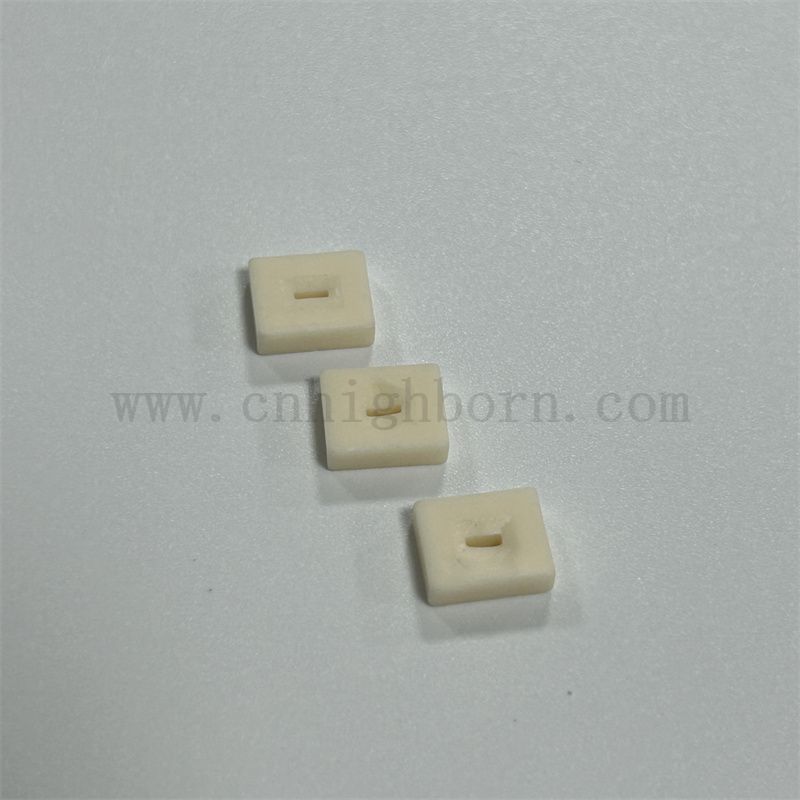 Isolator Alumina unregelmäßiger Block 99%AL2O3 Keramikplatte