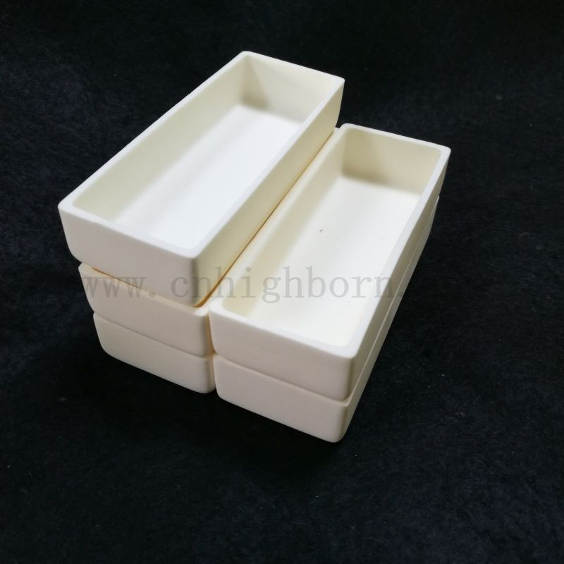 Refraktäres Corundum -Keramik -Verbrennungsboot 99% AL2O3 Keramikheizung Tiegel für das Laborschmelzen