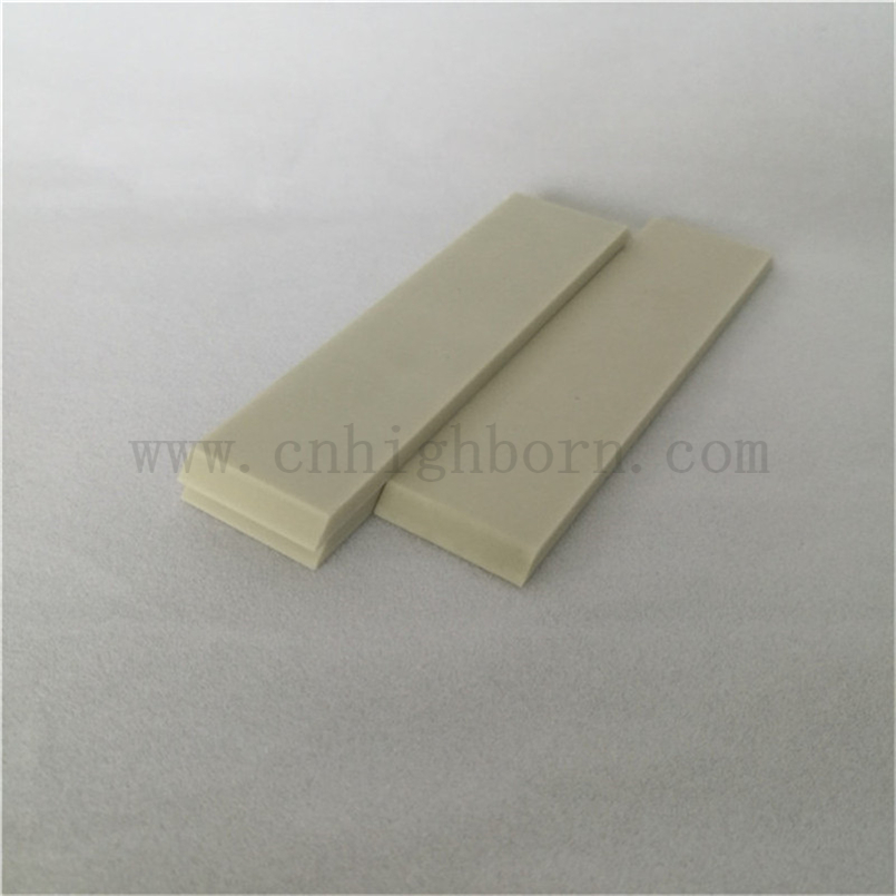 Hohe thermische Leitfähigkeit CNC Aln Aluminiumnitrid -Keramikisolator