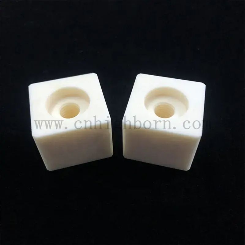 Customized 99% Alumina Al2O3 Keramikblock Teil mit Schraube