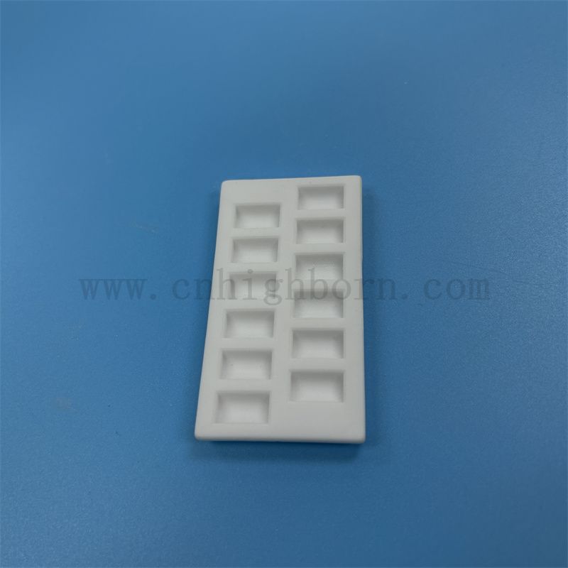 Maßgeschneiderter feuerfester Cordierit-Keramiktiegel aus Korundmullit-Keramikplatte