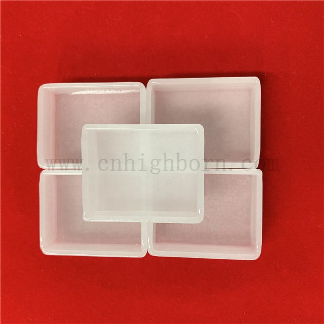 Durchscheinende maßgeschneiderte quadratische Form undurchsichtiger Quarzglas Crucible