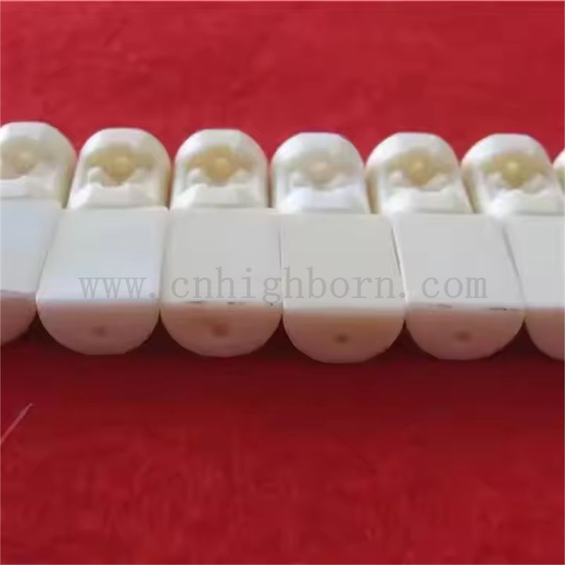 Benutzerdefinierte Präzisions -Aluminiumoxid -Keramikteile mit gerillten Al2O3 -Strukturkomponenten