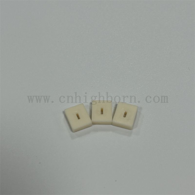 Isolator Alumina unregelmäßiger Block 99%AL2O3 Keramikplatte