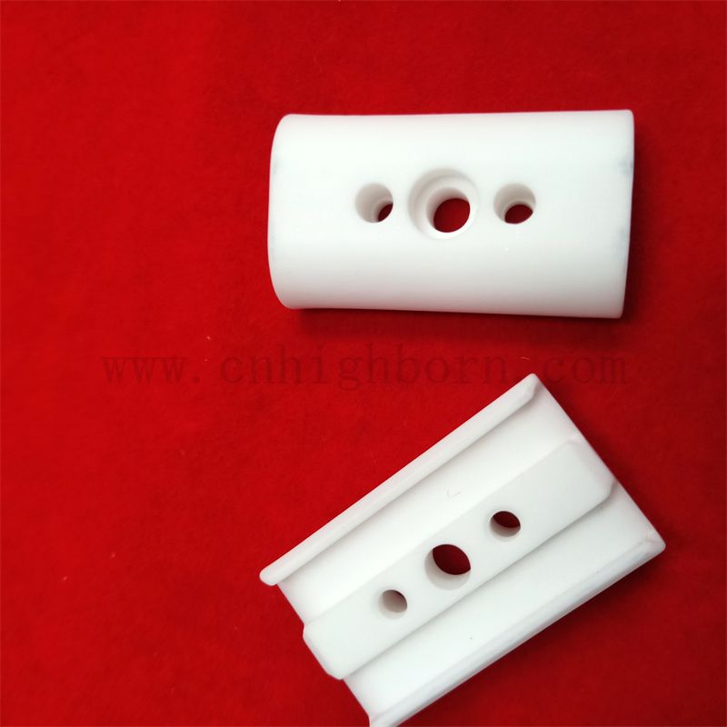 Hochtemperaturresistent 95% Aluminiumoxidisolator Al2O3 Keramik -benutzerdefiniertes Teil