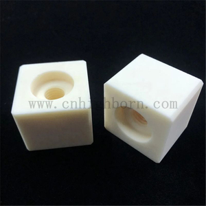 Customized 99% Alumina Al2O3 Keramikblock Teil mit Schraube