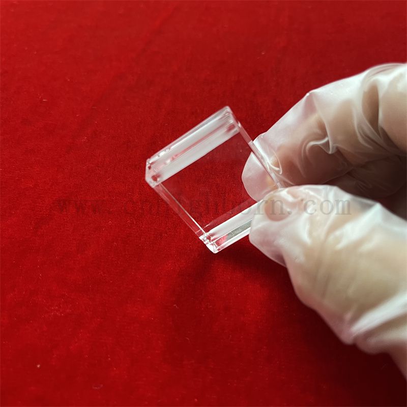 Hohe Sendance quadratisch klare polierte Quarzglasblech mit Laserbohrungen