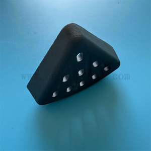 Hochtemperatur-SiC-Keramik-Dreiecksrostplatte, poröses Siliziumkarbid-Roststück für Verbrennungsanlagen