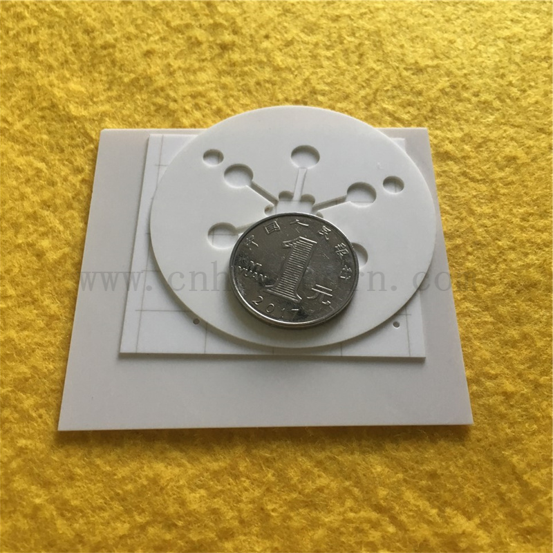 Porforated Alumina Sheet Customized AL2O3 Spezialförmige Keramikscheibe