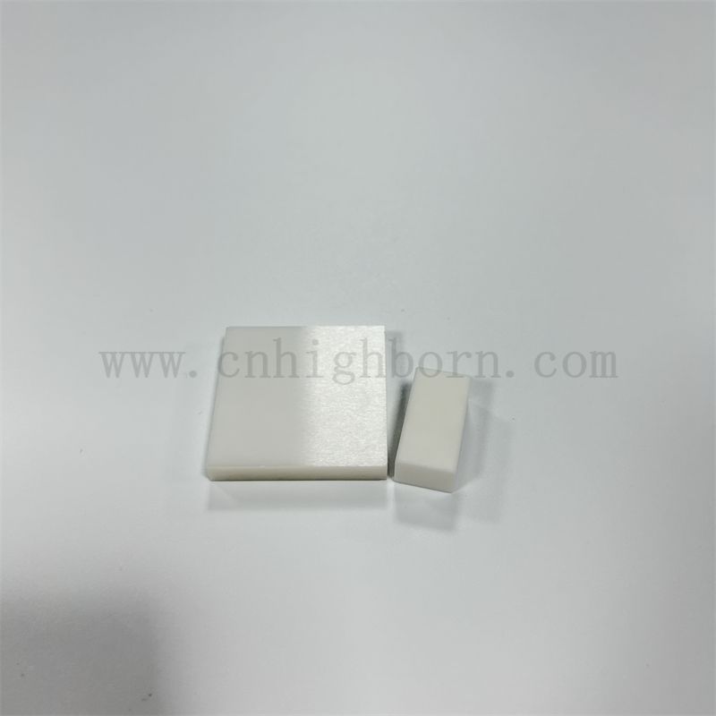 Für die Werkzeugkorrektur werden maßgeschneiderte Zirkonia-Keramikblöcke mit hoher Härte verwendet